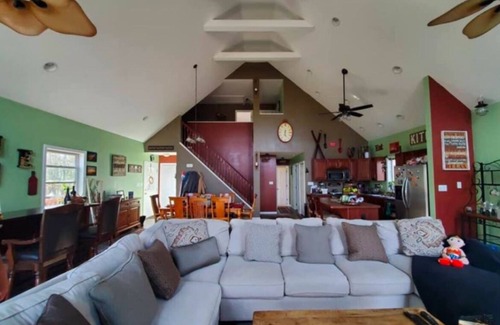 Sybertsville Ski Chalet | Chalet style 3-bedroom with WiFi, AC in tranquil Hazleton.