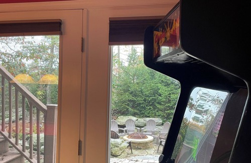 Sybertsville Ski Chalet | Chalet style 3-bedroom with WiFi, AC in tranquil Hazleton.
