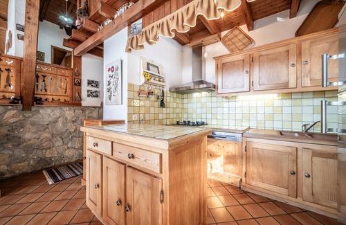Morzine Ski Chalet | Chalet "Sun River" with Mountain View, Private Terrace & Wi-Fi