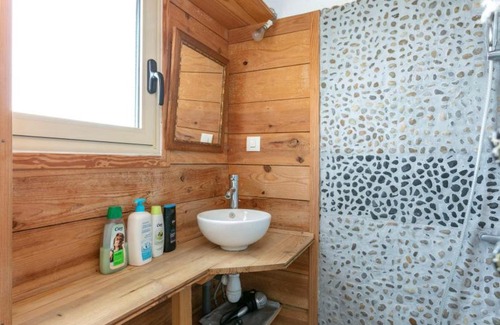 Gruissan Plage Ski Chalet | Chalet sur pilotis 10 pers wifi 2 suites familles 50 m mer clim