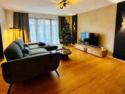Iseltwald Apartment | Chalet Swiss Alpine Haven