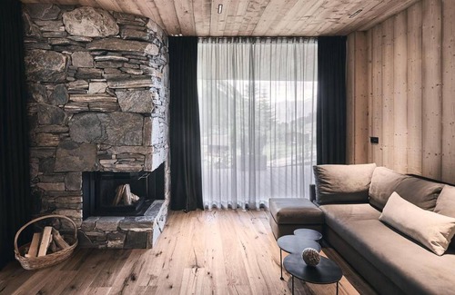Racines Apartment | Chalet 'Tenne Chalet' with Mountain View, Shared Pool & Wi-Fi