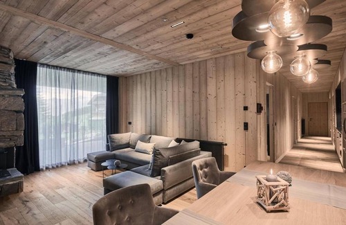 Racines Apartment | Chalet 'Tenne Chalet' with Mountain View, Shared Pool & Wi-Fi