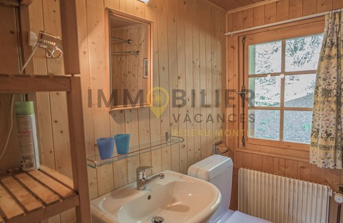 St. Luc Apartment | Chalet typique situé sur la route de Chandolin. Entrée avec vestiaire, salle de jeux avec babyfoot,