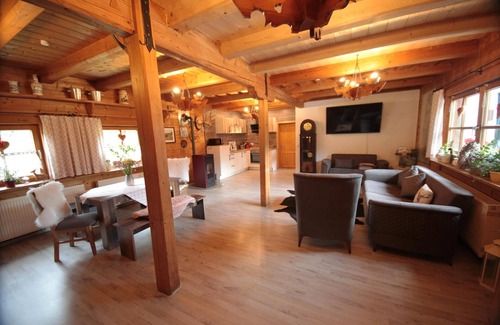 Arnbruck Apartment | Chalet Waldstadl with hut character
