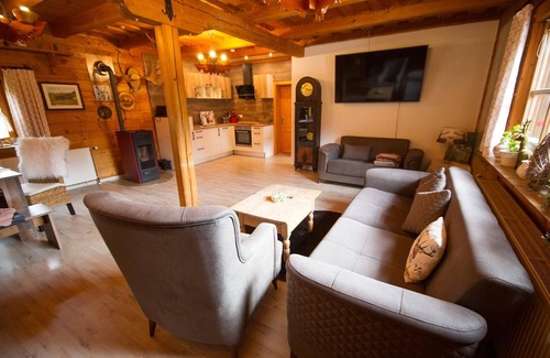 Arnbruck Apartment | Chalet Waldstadl with hut character