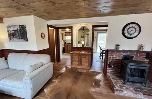 Intervale House | Chalet Wedeln Pines - Perfect Location for a Mountain Get-a-way