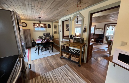 Intervale House | Chalet Wedeln Pines - Perfect Location for a Mountain Get-a-way