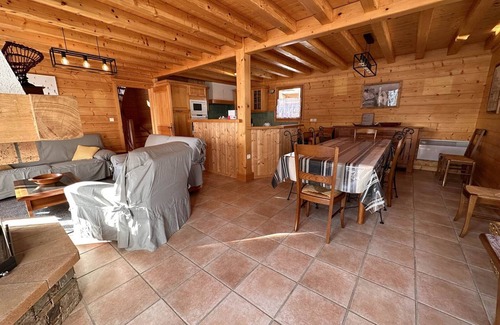 Les Carroz-d'Araches Ski Chalet | Chalet with 4 bedrooms, 9 pers, ski-in, 2-car garage