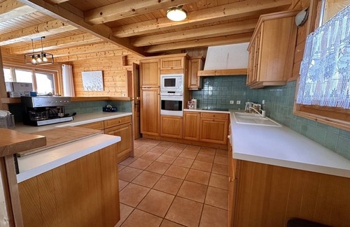 Les Carroz-d'Araches Ski Chalet | Chalet with 4 bedrooms, 9 pers, ski-in, 2-car garage