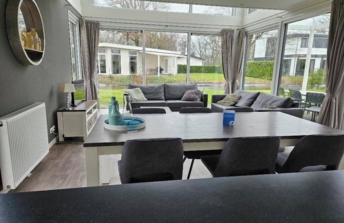 Susteren House | Chalet with 3 bedrooms, 2 bathrooms and a garden