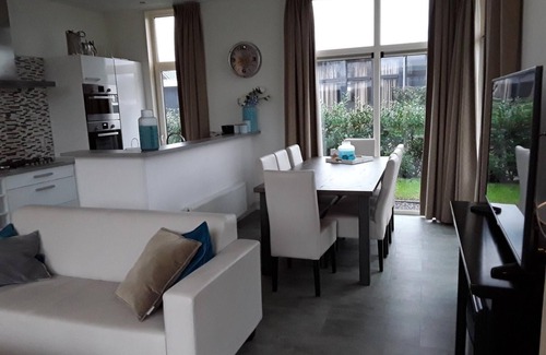 Susteren House | Chalet with 4 bedrooms and terrace