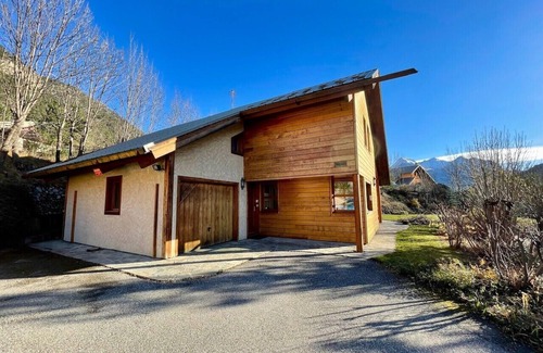 Forville Ski Chalet | Chalet with spacious garden in Briançon