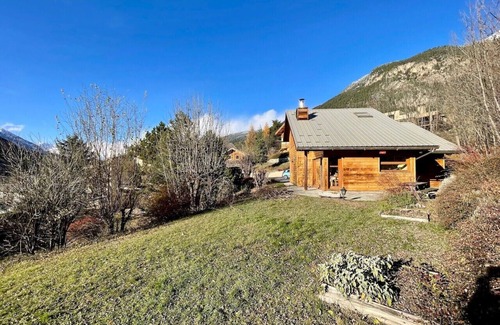 Forville Ski Chalet | Chalet with spacious garden in Briançon
