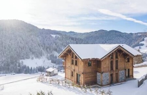 Les Gets Ski Chalet | Chalet with Wonderful views, Swimming Pool with wave machine, Hot Tub, Log Fire