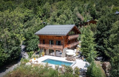 Seez Ski Chalet | Chalet Wonderland - OVO Network