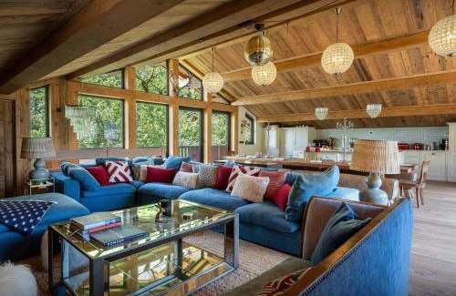 Seez Ski Chalet | Chalet Wonderland - OVO Network