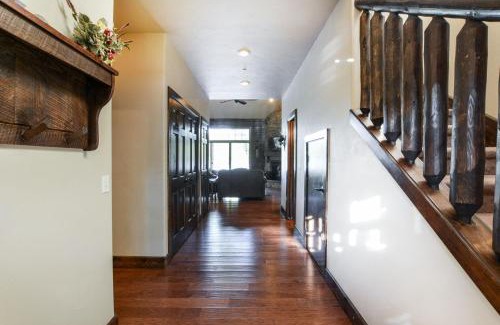 Lampe House | Chalets Resort Luxury Lakefront Villa Amazing View 2 Pools Free Amenities Dock