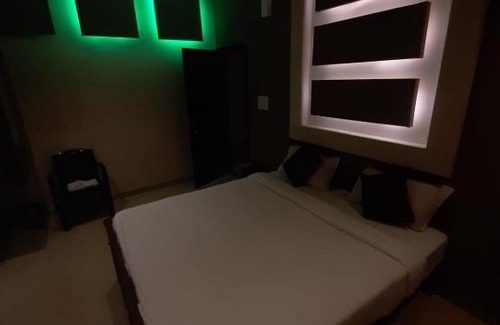 Kumbalam Hotel | Chalil Residency