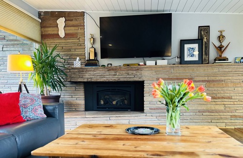 University Place House | Chambers Bay Tacoma Iconic Family Vacation Home Private Retreat Space Courtyard