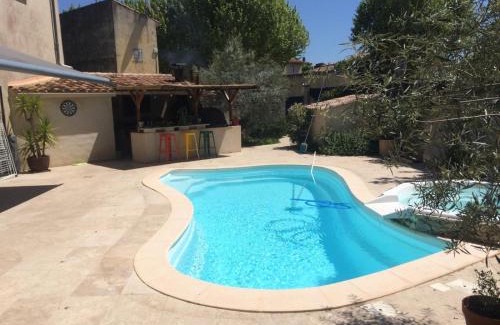 Saint-Martin-de-la-Brasque House | Chambre chez l'habitant avec piscine et cuisine d'été