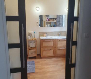 Saint-Martin-de-la-Brasque House | Chambre chez l'habitant avec piscine et cuisine d'été