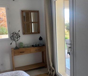 La Londe-les-Maures Bed & Breakfast | Chambre 2 dans un petit paradis