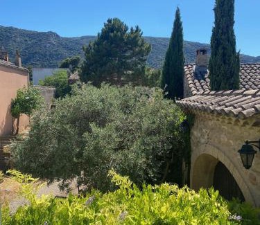 Maubec House | Chambre 2 dans Mas chez Sofi