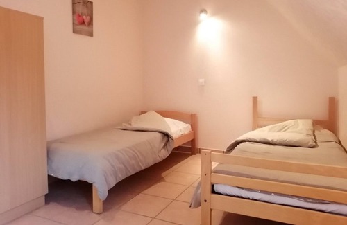 Pailherols House | Chambre 6-Twin room-Private Bathroom-Standard-Garden view