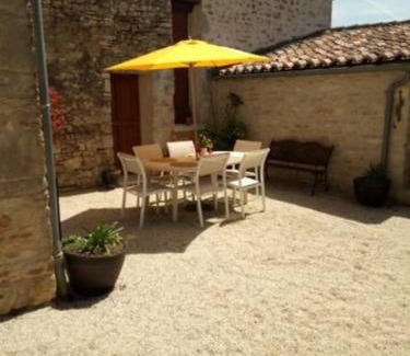 La Rochette House | CHAMBRE A LA CAMPAGNE - CHARENTE