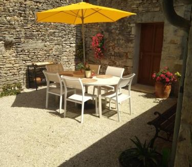 La Rochette House | CHAMBRE A LA CAMPAGNE - CHARENTE