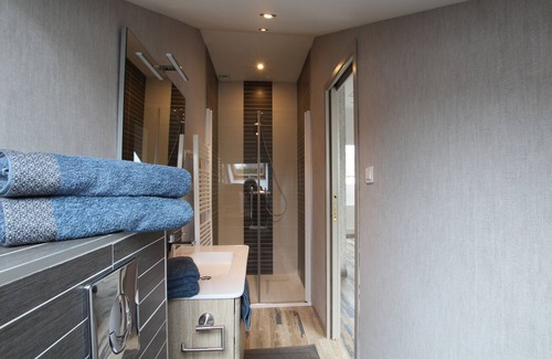 Auderville Bed & Breakfast | Chambre Au gré du Vent"1 lit de 180 + Possibilité de BZ 2places
