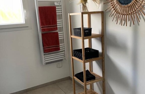 Manosque Bed & Breakfast | Chambre avec salle de bain privée dans villa avec garage