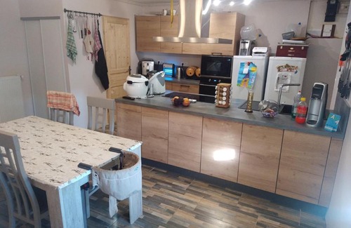 Montmerle-sur-Saone House | Chambre calme proche de l'autoroute A6