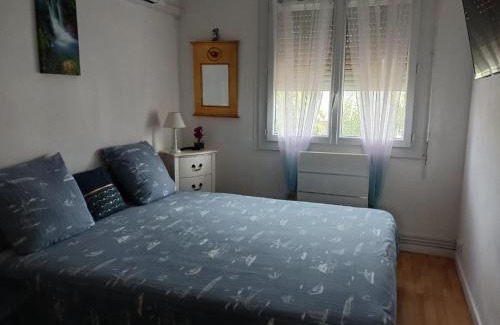 Saint-Assiscle House | CHAMBRE CONFORTABLE,GARE,Climatisation,PARKING,WIFI,pt déjeuner compris