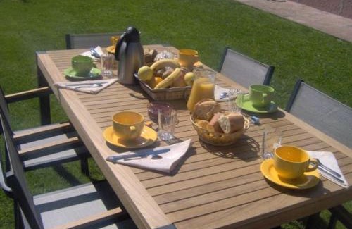 Moyenmoutier Bed & Breakfast | Chambre Coquelicot au calme, nature et authenticité du 18ème avec petit déjeuner inclus - FR-1-589-702