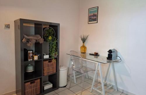 Merignac House | Chambre cosy et salle d'eau dans maison Mérignac Arlac