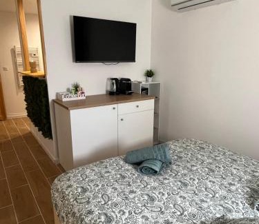 Paulhan House | Chambre Cosy Sud Doré avec Piscine