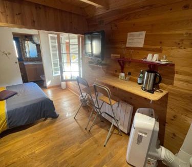 Charonville Bed & Breakfast | Chambre d'hôtes - Chalet Détente