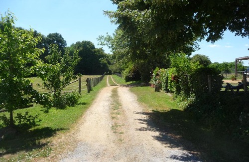 Bazouges-sur-le-Loir House | Chambre d'hôte en Vallée du Loir - Elevage des Rosiers