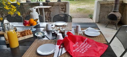 Lagnes Bed & Breakfast | Chambre d'Hotes Manon - Domaine Les Peupliers -