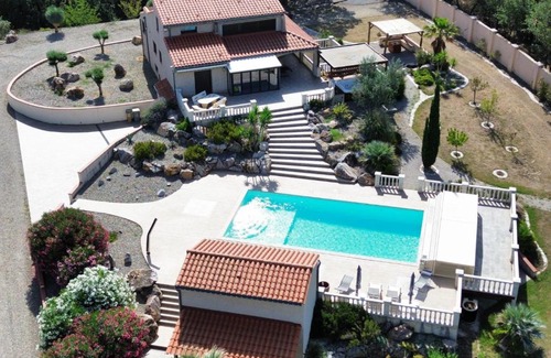 Saint-Genis House | Chambre d'hôte à la villa René