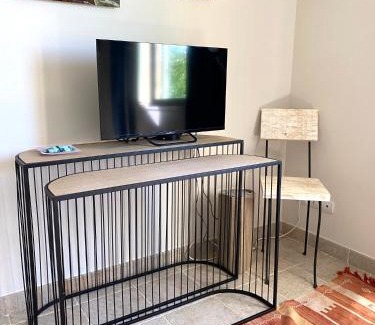 Saint-Quentin-la-Poterie House | Chambre avec vue