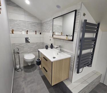 Sainte-Genevieve-des-Bois Apartment | Chambre Isis