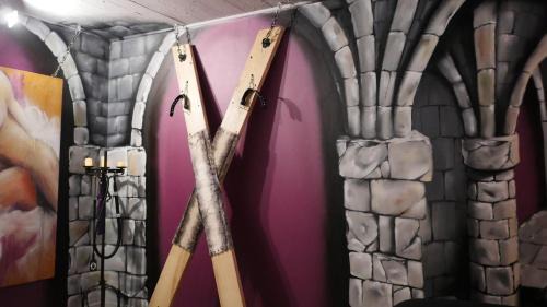 Republique Apartment | Chambre Marquis de Sade