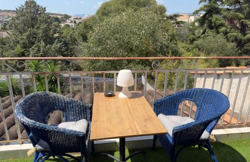 Le Cannet House | Chambre privée avec salle d’eau et terrasse au calme