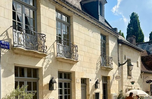 Azay-le-Rideau Apartment | Chambre Sable - Auberge Radieuse