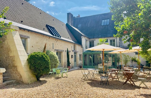 Azay-le-Rideau Apartment | Chambre Sable - Auberge Radieuse
