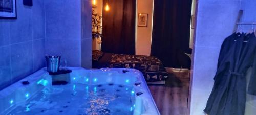 Solesmes Bed & Breakfast | Chambre SPA Toutankhamon