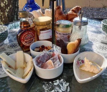 Ruoms Bed & Breakfast | chambre studio 25 M2 et table d'hôtes Ruoms 2